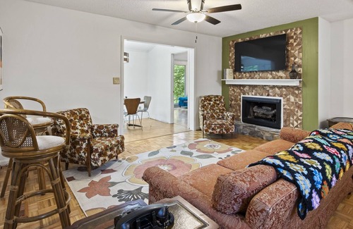Taylors House | Retro Retreat at Mountain Creek