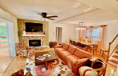 Taylors House | Retro Retreat at Mountain Creek