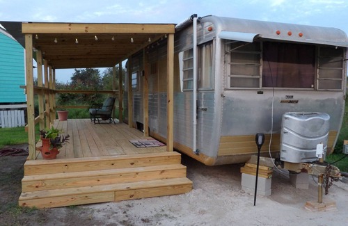Rockport House | Retro Retreat. Swimming Pool, Hot Tub, High-speed Wifi, Pet friendly!