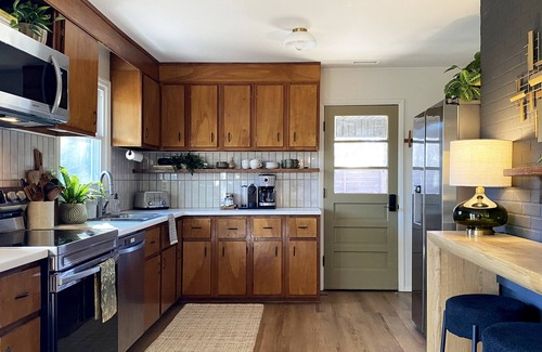 Alexander House | Retro Retreat with Hot Tub Near Downtown Asheville *Safe from Hurricane Helene*
