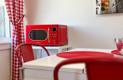 Coalinga House | Retro Rhythm Hideaway near Central Coalinga