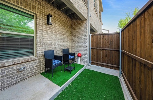 Lewisville House | Retro-style hotel suite with garage & pet-friendly perks and no Kitchen