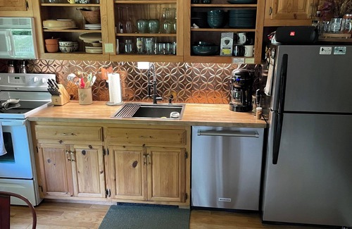 Stratton and Bromley Ski Areas Ski Chalet | Retro Vintage Cabin...Manchester, Bromley, Stratton & Magic Mtn just mins away!