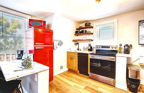 Woodbury House | RetroChic★Parking★950Mb★20min->CenterCity&Airport