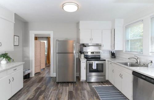 Forest Acres House | Revamped 3BR Oasis - Forest Dr