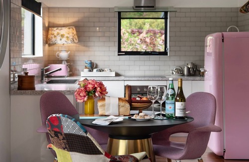 Lyonville House | Reverie 101- luxury escape with native bush views