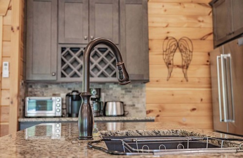 New Plymouth Cabin | Revive Ridge: Ranch-style lodge in Hocking Hills. Perfect for multi-generations!