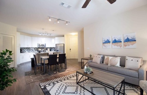 Houston Apartment | Revive Tanglewood | Stunning 2BR in Uptown Houston