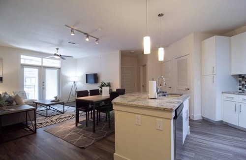 Houston Apartment | Revive Tanglewood | Stunning 2BR in Uptown Houston