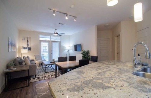 Houston Apartment | Revive Tanglewood | Stunning 2BR in Uptown Houston