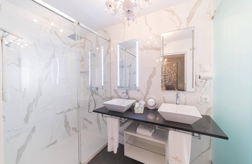 Santa Cruz Hotel | Rey Don Pedro Luxury Home