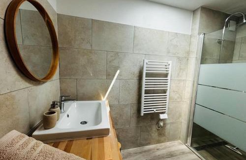 Saint-Maximin-la-Sainte-Baume Apartment | Rey - T2 terrasse, Cœur de ville