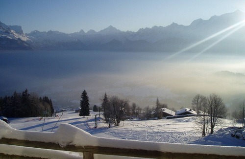 Cordon Ski Chalet | Rez de jardin "les Fiz", facing the Mt Blanc range, sleeps 1 to 5.