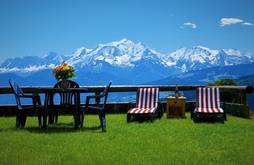 Cordon Ski Chalet | Rez de jardin "les Fiz", facing the Mt Blanc range, sleeps 1 to 5.