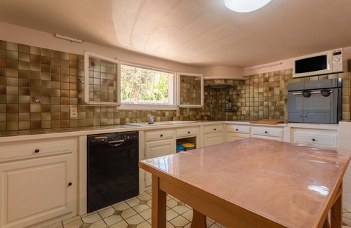 Le Luc Villa | 'Rez De Villa' with Private Terrace and Wi-Fi