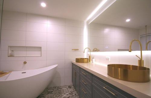 Upwey House | Rezara House - 1 to 4 bedroom house