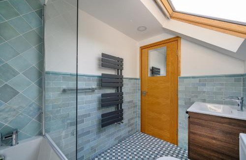 Batley House | -RF7B- For your relaxed and Cosy stay with Free WiFi