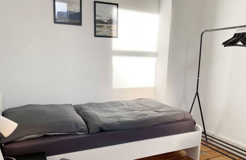 Rheine Apartment | Rh01 - Geräumige Ferienwohnung mit Terrasse und Garten in Rheine, 110 qm, 1 Wohnzimmer, 4 Schlafzimmer, Max. 8 Personen