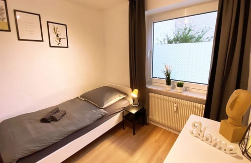 Rheine Apartment | RH02 - Spacious holiday apartment with balcony in Rheine, 85 sqm, 4 rooms, max. 7 people