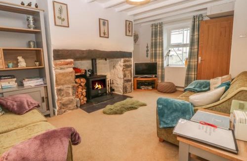 Newborough House | Rhianfa