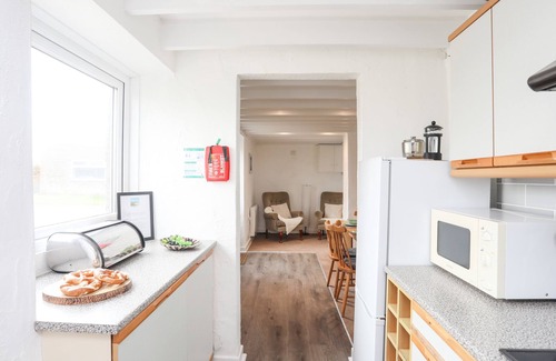 Llanengan Cottage | RHIW - 1 TY'N DON, pet friendly, with a garden in Abersoch