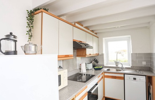 Llanengan Cottage | RHIW - 1 TY'N DON, pet friendly, with a garden in Abersoch