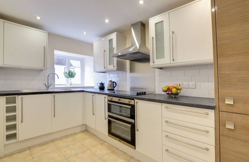 Derwenlas House | Rhiwlas - Eight Bedroom House, Sleeps 16