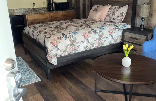 Gardiner Cabin | Rhodopa Lodge at Yellowstone rooms