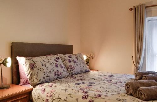 Abergavenny House | Rhona's Cottage