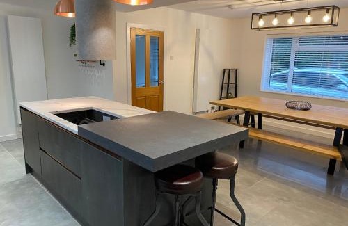 Bont Newydd House | Rhos Walia,near Snowdonia,Hot tub