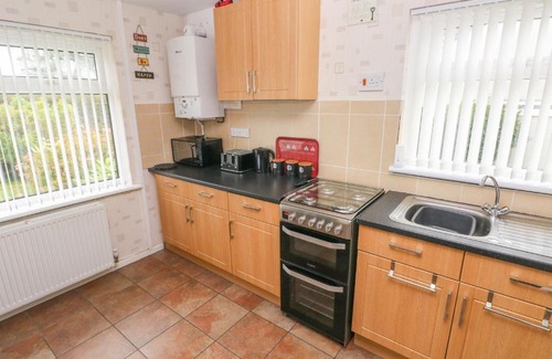 Dinas Cross House | Rhoslan