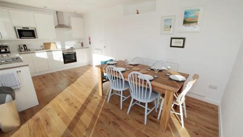 Crynant House | Rhossili Reach