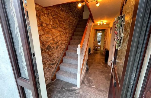 Crynant House | Rhossili's Retreat - AONB - Gower Rural Sleeps up to 6