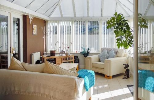 Cardigan House | Rhosyn Gwyn