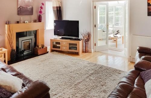 Cardigan House | Rhosyn Gwyn