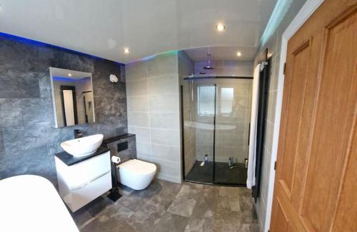 Rhyl House | Rhuddlan Retreat by the River