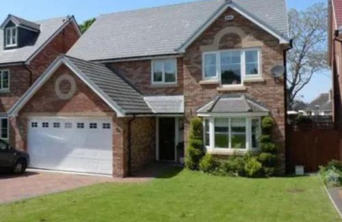 Rhyl House | Rhuddlan Retreat by the River