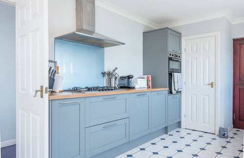 Neyland Cottage | Rhyd y Groes Bach, Holiday Cottage Burton, Sleeps 6, 3 bedrooms, bathrooms