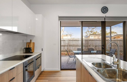 Rhyll House | Rhyll Family Escape in Rhyll