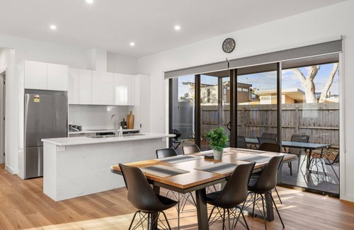 Rhyll House | Rhyll Family Escape in Rhyll