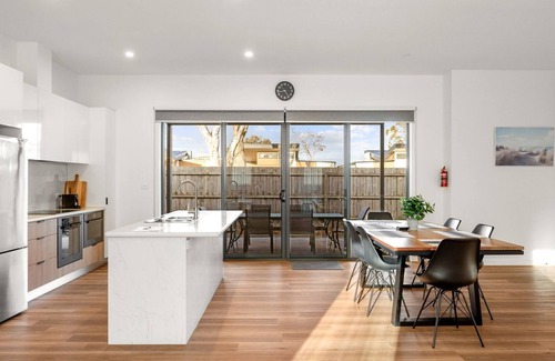 Rhyll House | Rhyll Family Escape in Rhyll