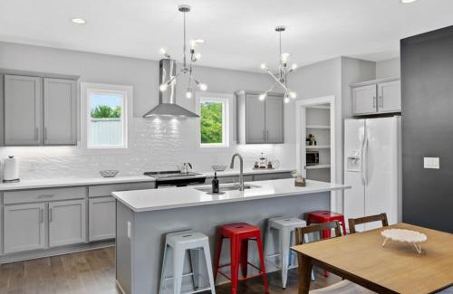 Katie Hill Neighborhood House | Rhythm and View - Broadway Groups Secure Garage
