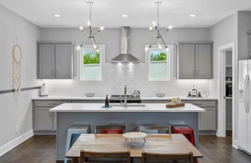 Katie Hill Neighborhood House | Rhythm and View - Broadway Groups Secure Garage