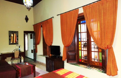 Ain Azlitan House | Riad Ahlam