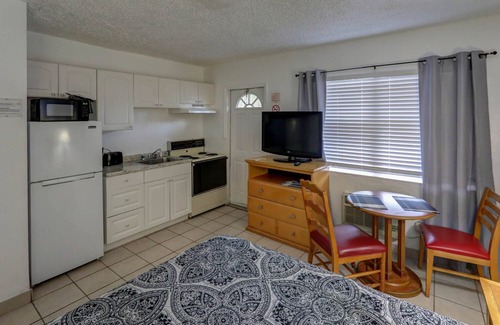 Hollywood Lakes Hotel | Richard's Motel