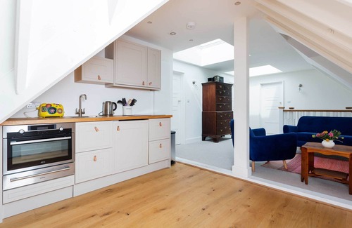 Mortlake Apartment | Richmond Accents, by Veeve
