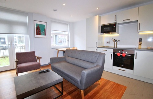 South Richmond Apartment | Richmond Ibis House Apartments by Viridian Apartments