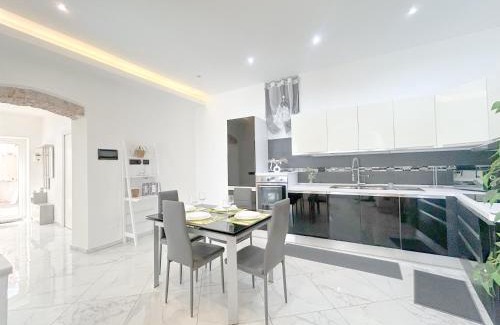 Savona Apartment | Ricky House - Parcheggio Gratuito - Free Wifii