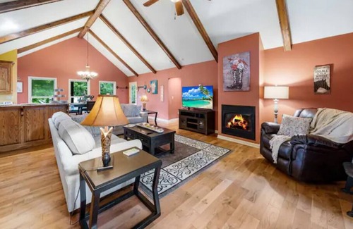 Jamestown House | Rider's Retreat