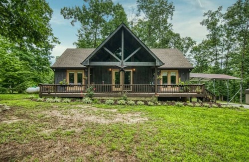 Jamestown House | Rider's Retreat